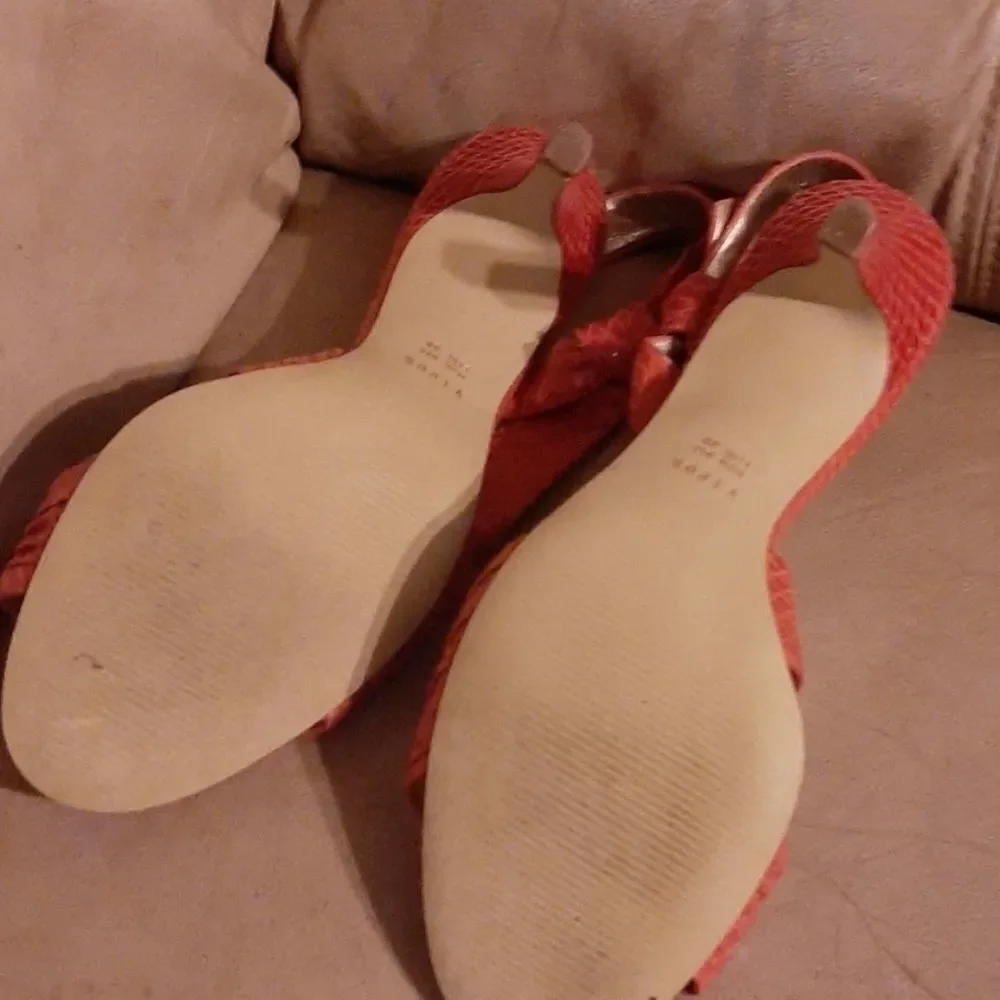 Vipor Touch of Nina red Snake skin heels